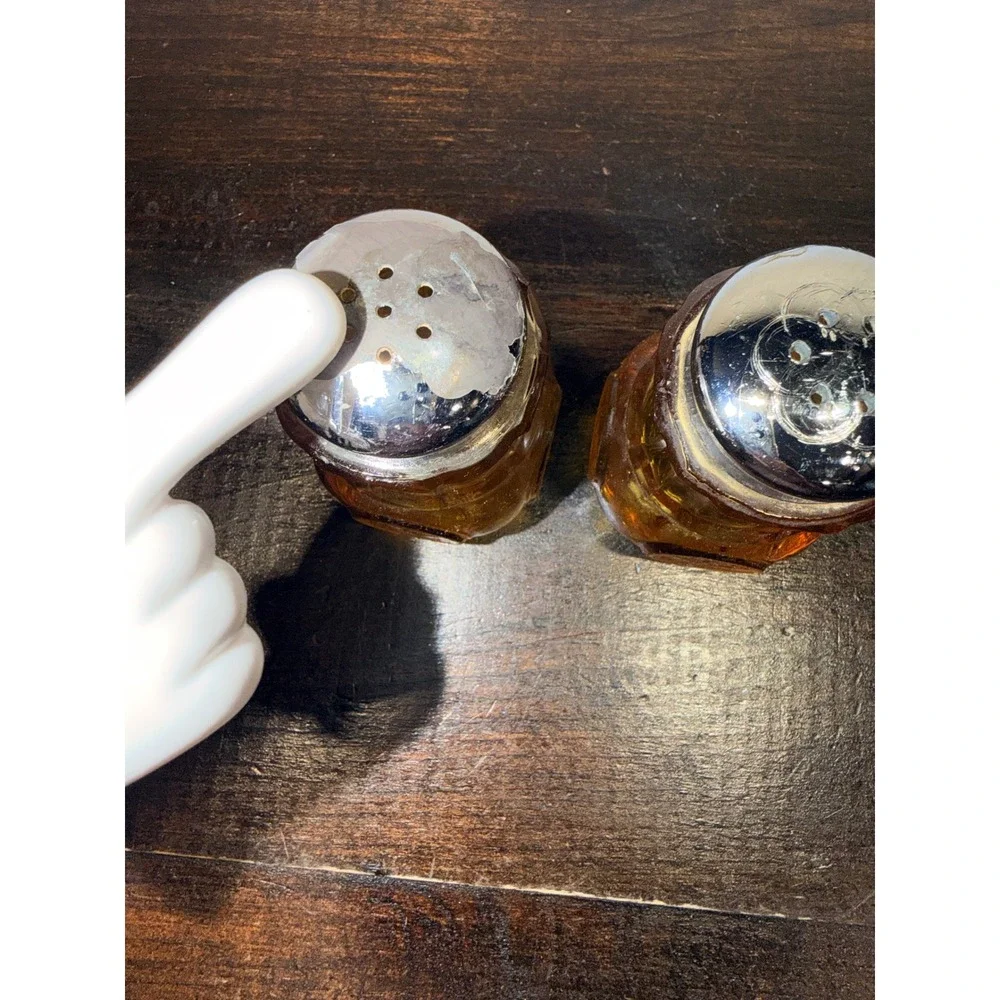 Fastoria Amber Glass Salt Pepper Shakers Set Vintage Embossed Sunburst‎